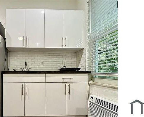 4th image of 315 W 28th St #10