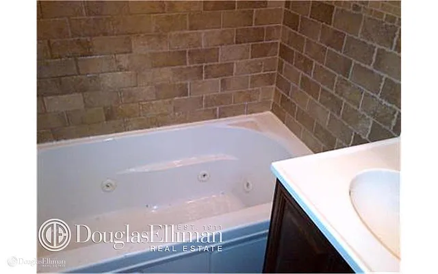 Rented by Douglas Elliman | media 15
