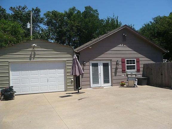 Rear bungalow and detached 2 car garage