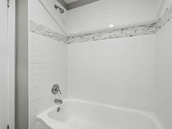 3rd image of 15 Pear St