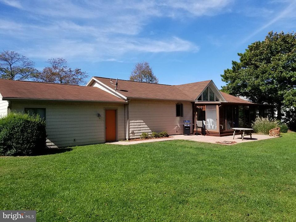 2nd image of 306 Queens Ct