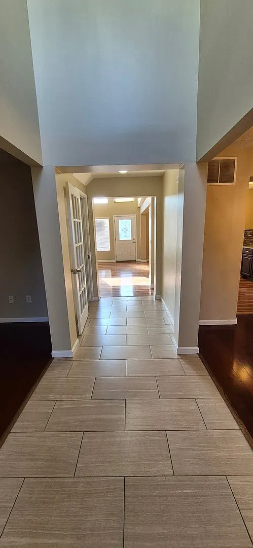 Beautiful 5-Bedroom Home In Beavercreek! — Photo 2
