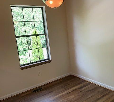 5th image of 1080 Lakefront Dr