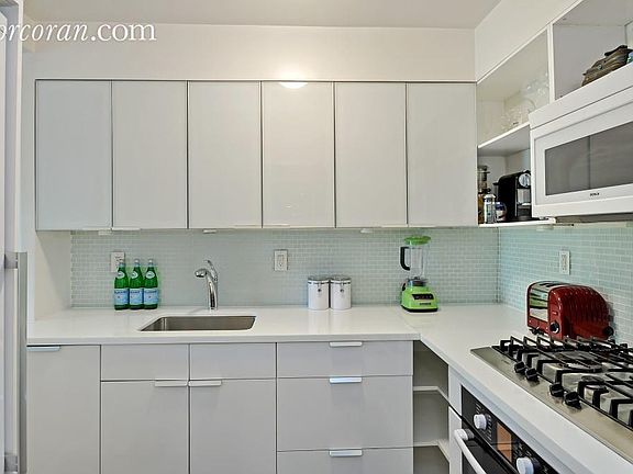 3rd image of 230 E 15th St APT 6D