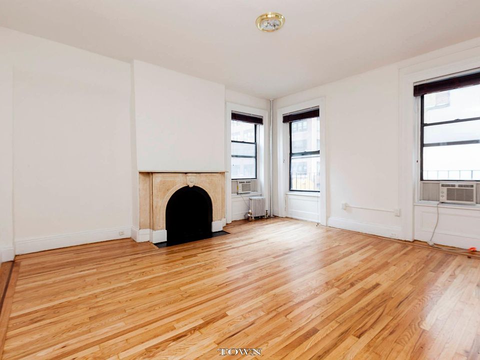 1st image of 251 E 45th St APT 2W
