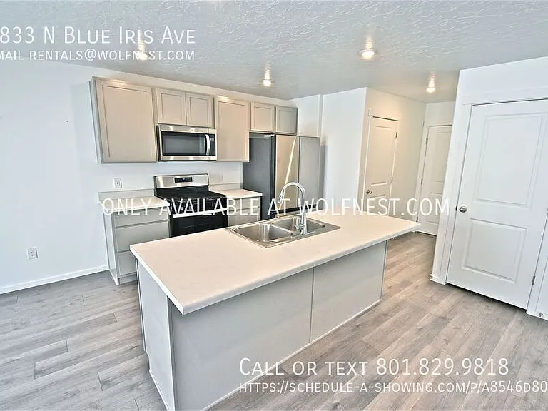 1833 N Blue Iris Ave — Photo 9