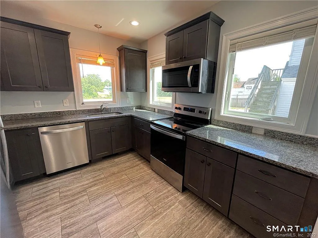 2 bed, 1.0 bath, 3519 sqft, $1,975 — Photo 2