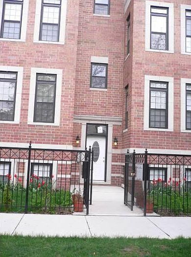 1st image of 3125 N Oakley Ave #2