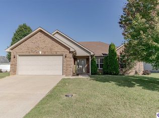 303 Willow Crossing Ct, Vine Grove, KY 40175