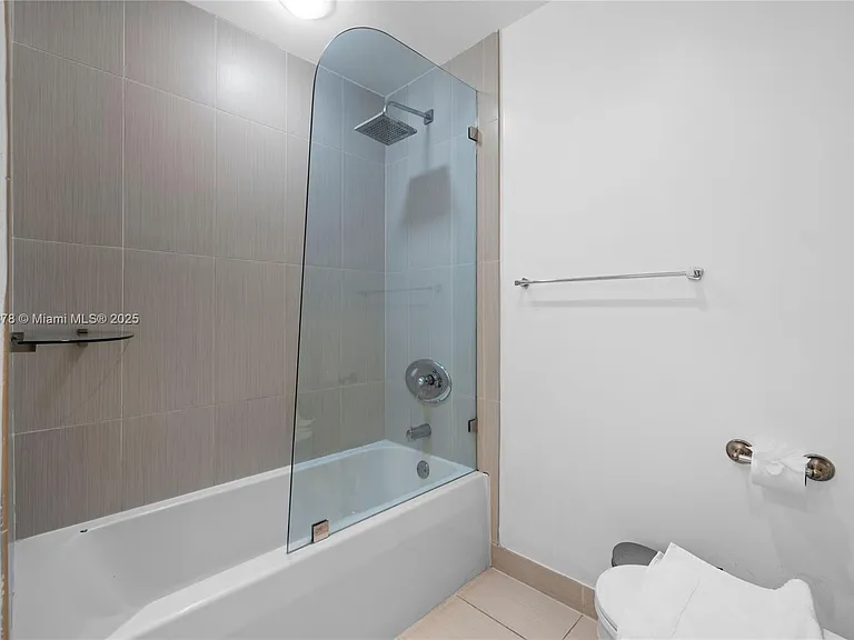 3250 NE 1st Ave #515 — Photo 14