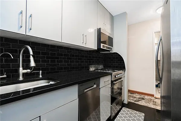 Sold by Remax Edge | media 13