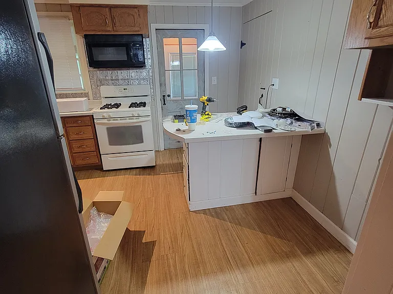 437 E Doty Ave — Photo 40