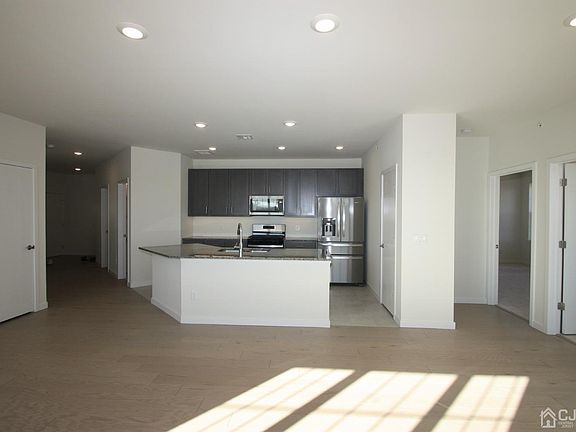 5th image of 543 Lorhan Dr