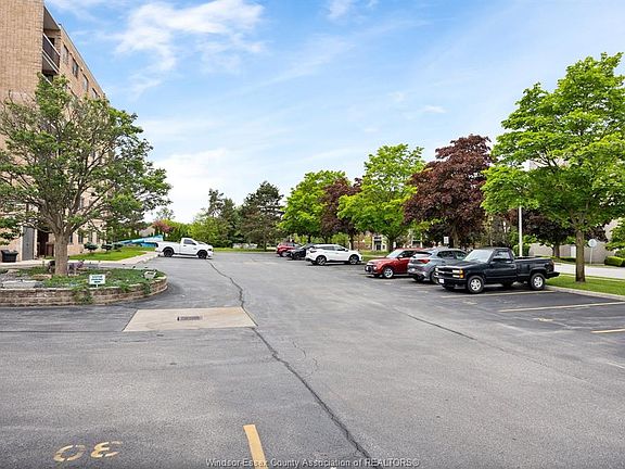 4th image of 1905 Normandy St #502