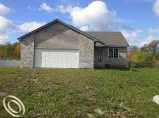 2262 Pear Tree Dr, Burton, MI 48519