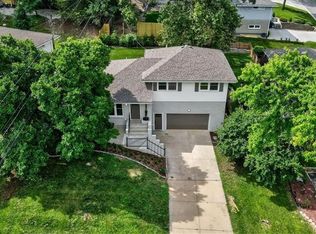 5657 W 50th St, Roeland Park, KS 66202