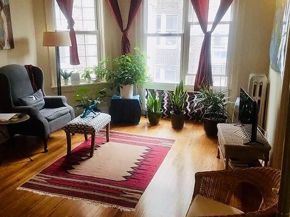 2nd image of 1004 W Loyola Ave APT 3