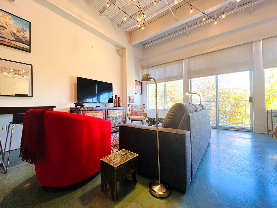 1st image of 2401 E 6th St #6