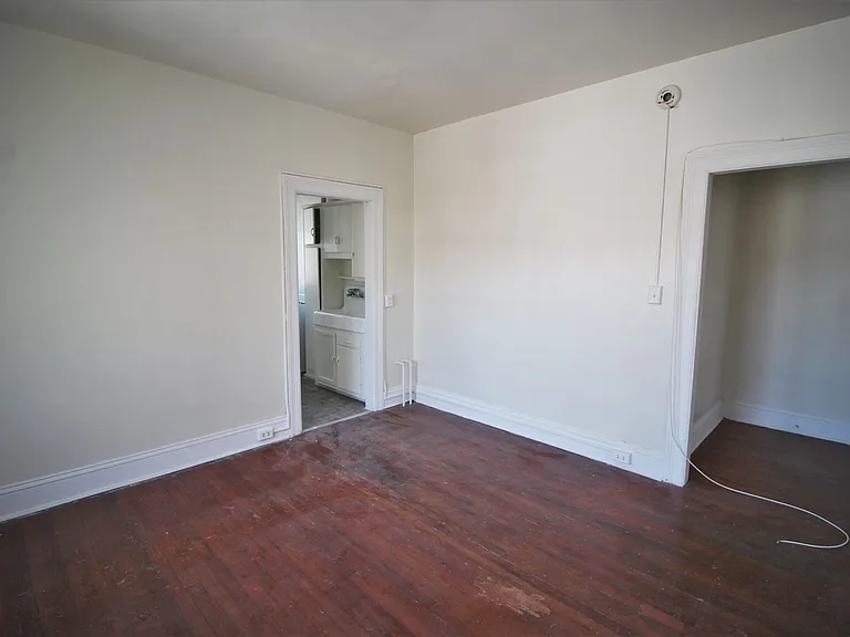 Avon Apartments — Photo 23