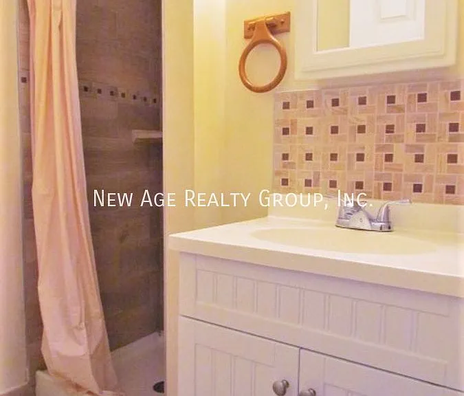 4030 Green St #2 — Photo 10