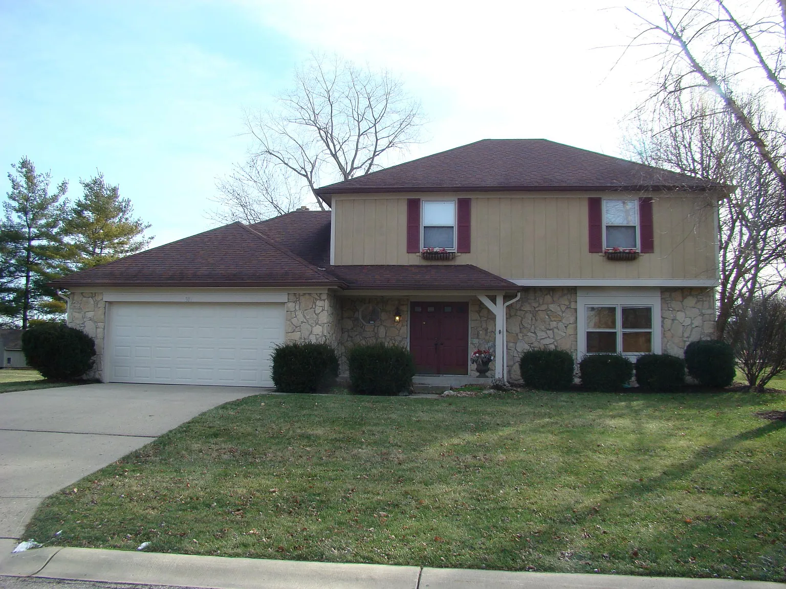 307 Devonshire Ct photo 1