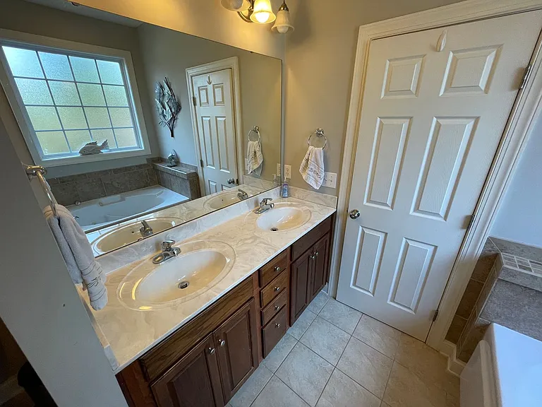 34 Woodbury Ln — Photo 17