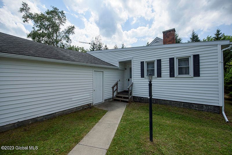 3rd image of 636 E Shore Road