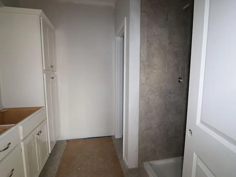 1021 Commack Dr — Photo 2