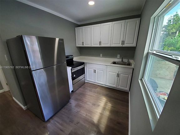 5th image of 2425 NW 28th St