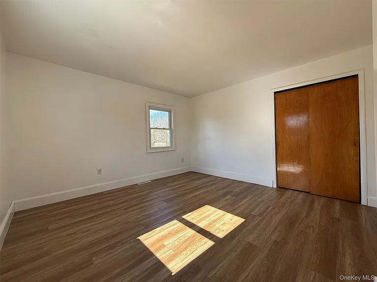 657 Eatontown Rd — Photo 5