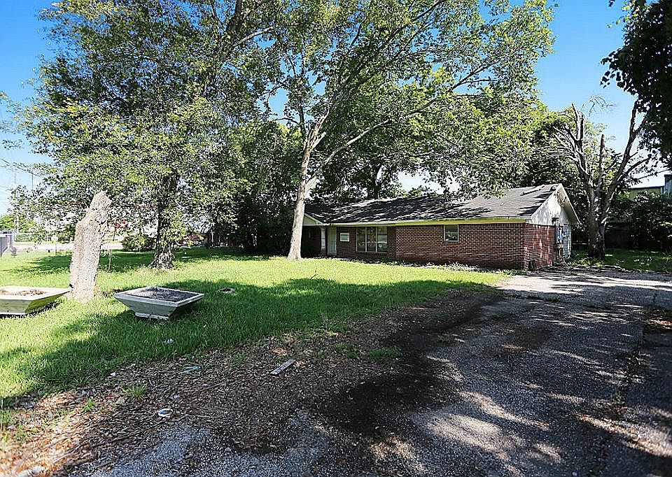 1st image of 10859 Church Ln