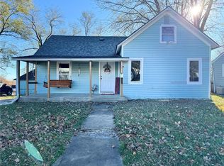 1011 E Piankishaw St, Paola, KS 66071