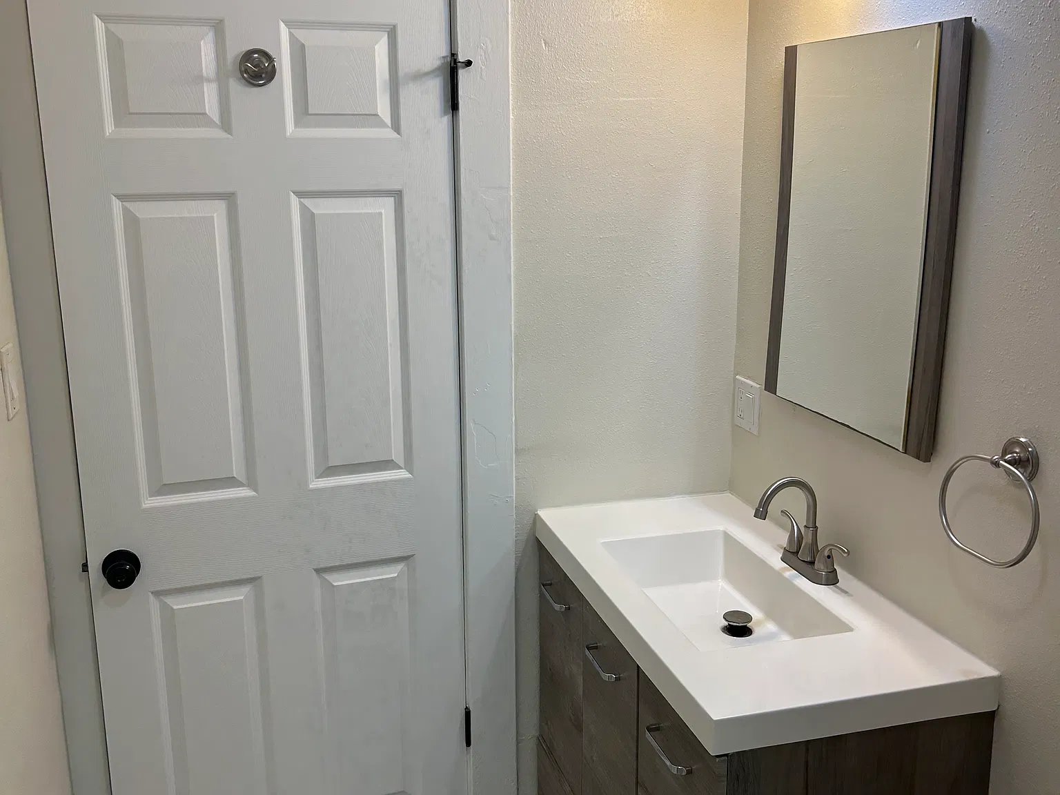 2 bed, 960 sqft, $2,999 — Photo 3