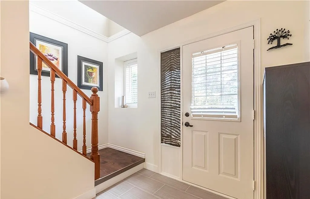 263 Rossmore Ct — Photo 3