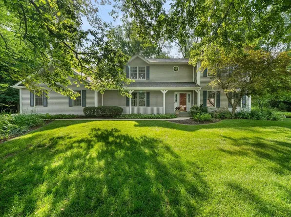 17112 Ridgefield Ct, Granger, IN 46530