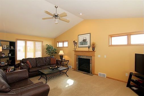 3rd image of 816 Harvest Ln