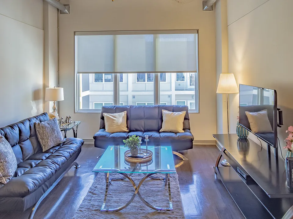 550 W Peachtree St NW #ID1013808P