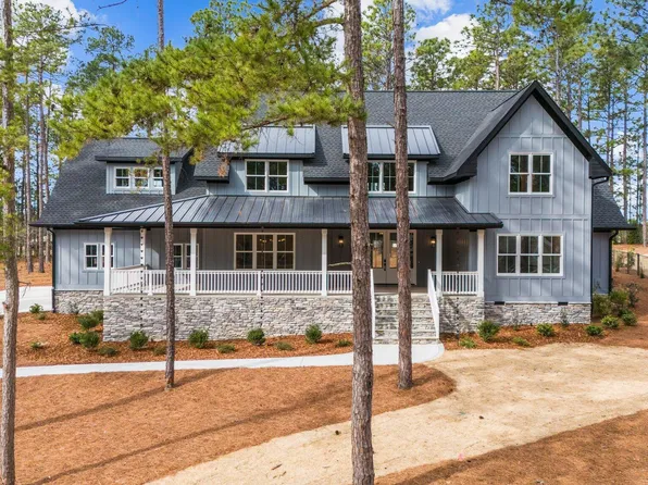 130 Kings Ridge Court, Southern Pines, NC 28387