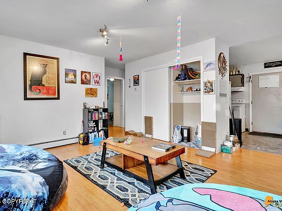 4th image of 605 Mumford St