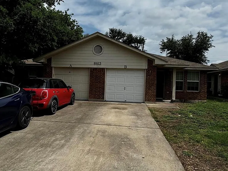8613 Talyne Chaise Cir #B — Photo 1
