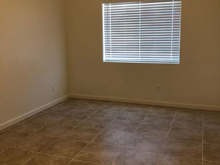 5880 N Robert Rd — Photo 5