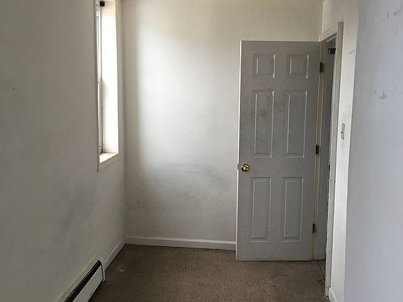 4th image of 811 Montgomery St #301