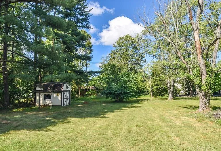 411 N Hillsdale Dr — Photo 16