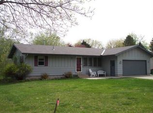 8287 Red Oak Dr, Mounds View, MN 55112