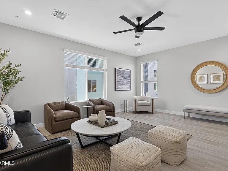 2601 E Clarendon Ave #3 — Photo 13