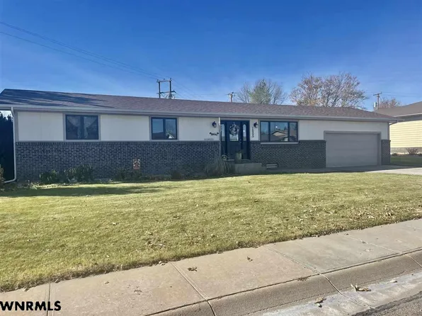 1005 Pioneer Dr, Gering, NE 69341