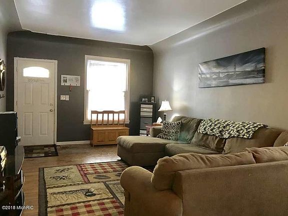 5th image of 111 N Franklin St