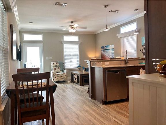 4th image of 211 NE Coastal Dr