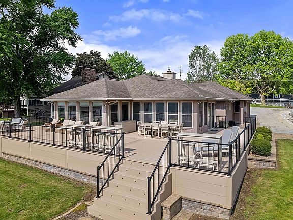 3rd image of 2409 S Pleasant Valley Ct