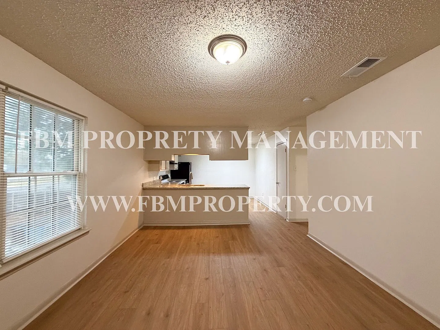 2 bed, 1.0 bath, 812 sqft, $950 — Photo 3